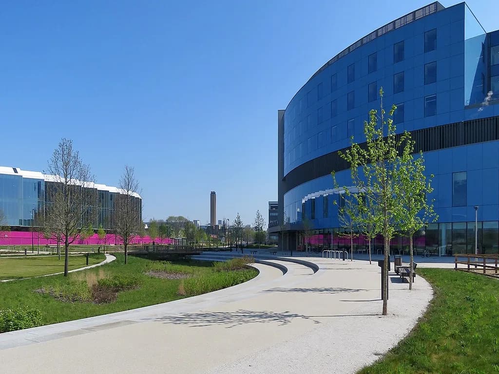 Bâtiments de verre du Cambridge Biomedical Campus, avec le Royal Papworth Hospital