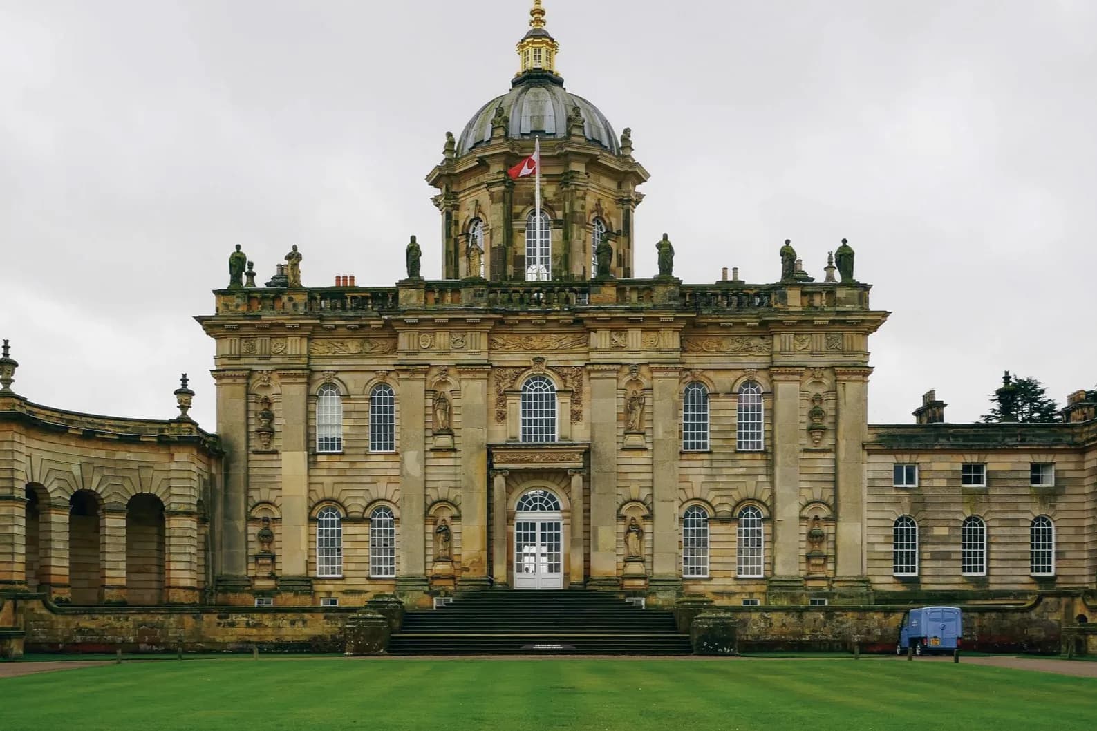 La façade baroque et le dôme de Castle Howard