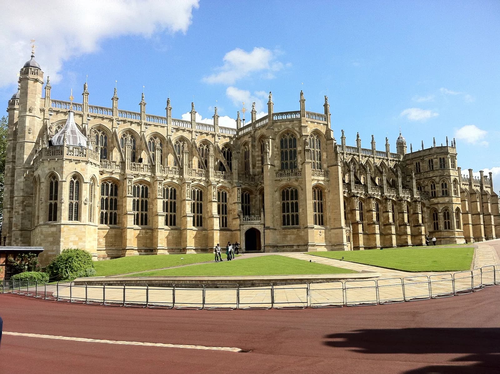 Façade gothique de la chapelle St George dans l'enceinte du château de Windsor