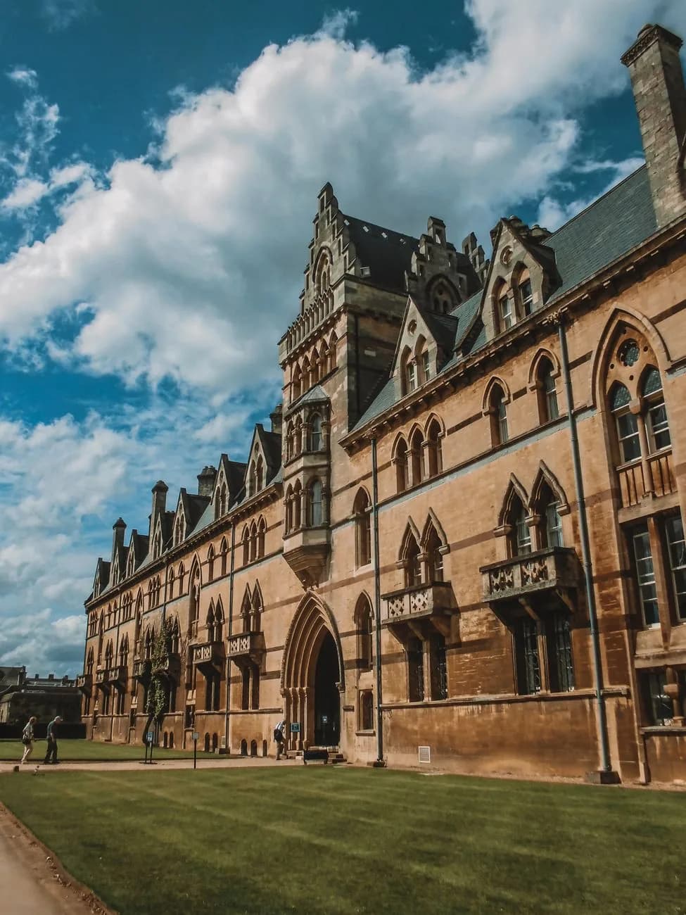 Le Meadow Building de Christ Church, à Oxford, vu depuis la pelouse
