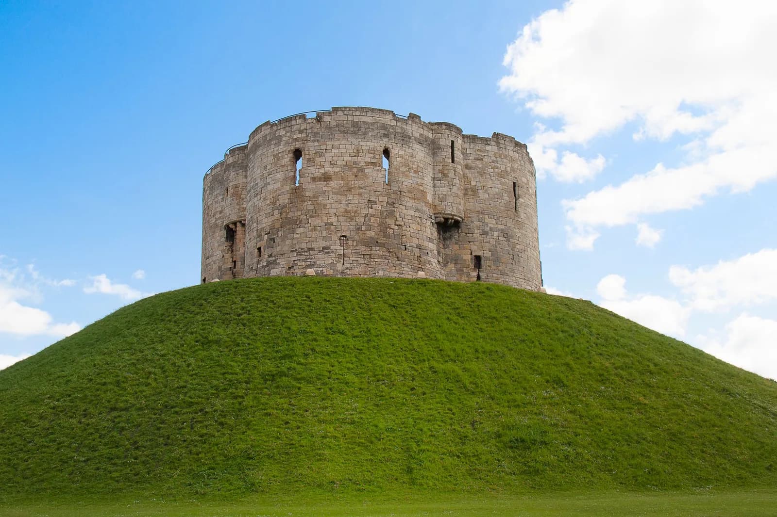 Clifford's Tower sur sa motte herbeuse, à York