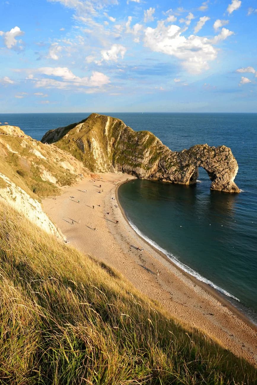 L'arche calcaire de Durdle Door sur la Jurassic Coast, dans le Dorset