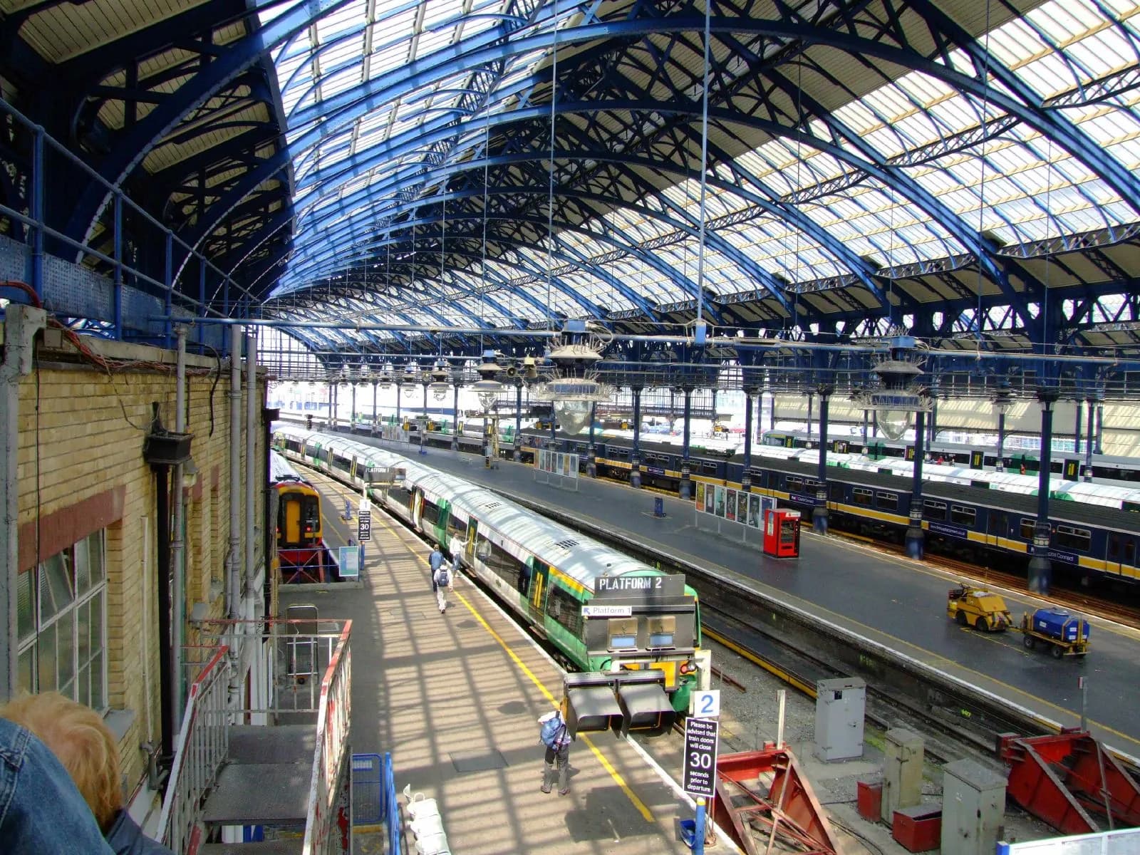 Verrière victorienne et quais de la gare de Brighton