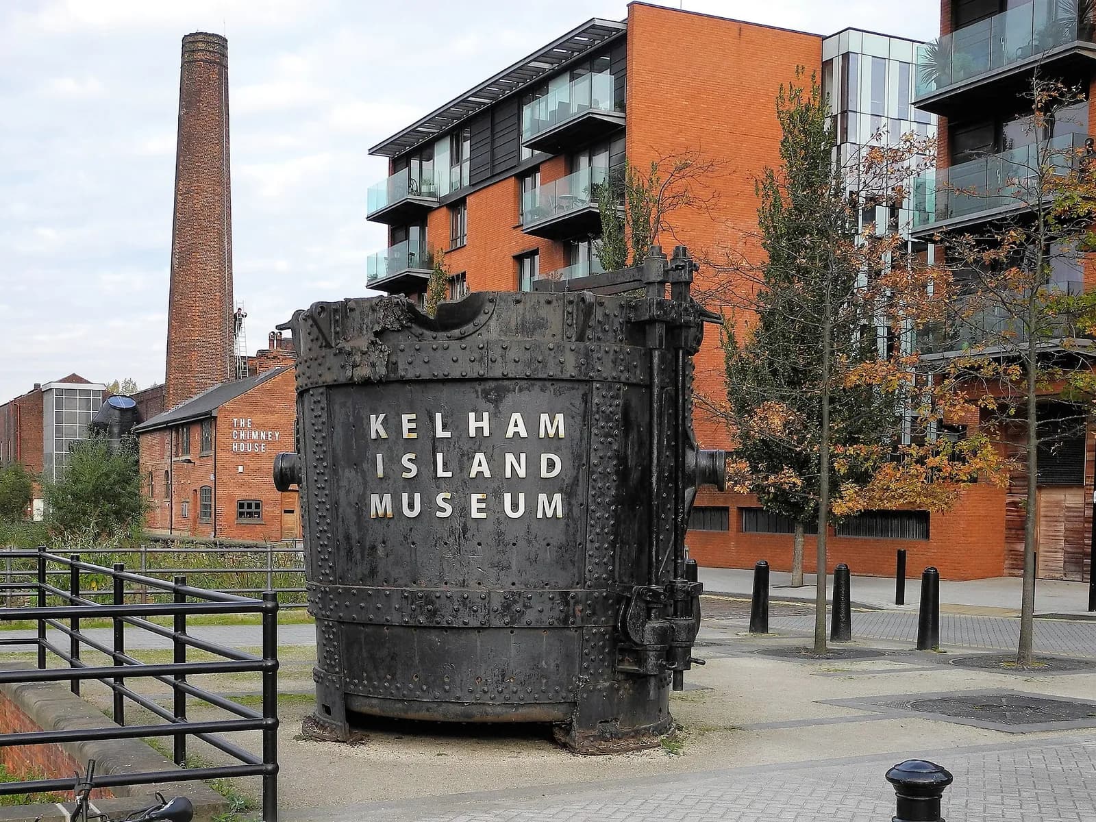 Ancienne poche d'aciérie à l'entrée du Kelham Island Museum, à Sheffield