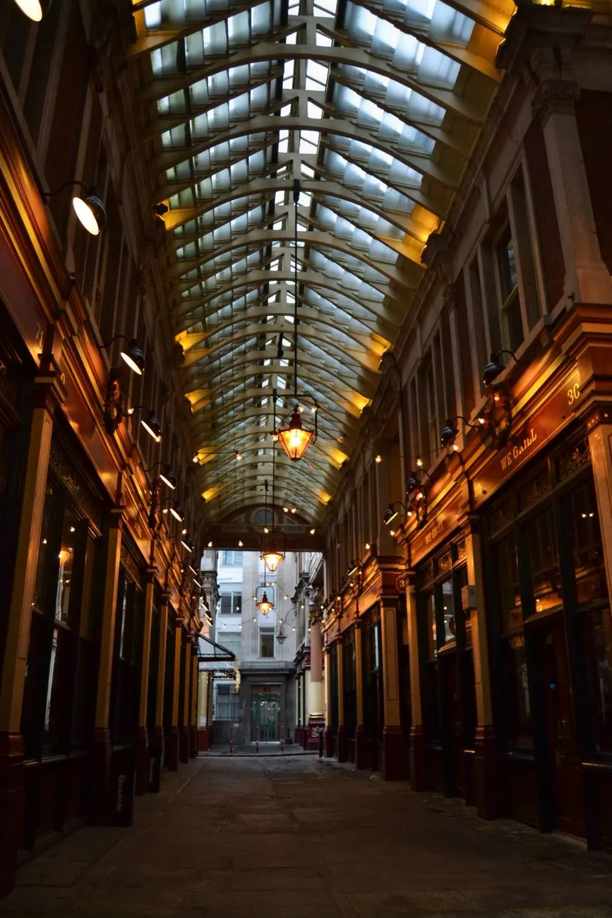 Les arcades victoriennes couvertes de Leadenhall Market à Londres