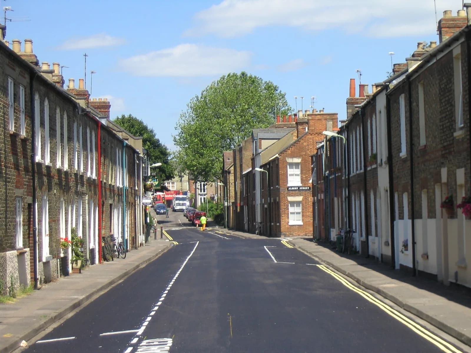 Rue résidentielle de maisons mitoyennes en brique dans le quartier de Jericho, à Oxford