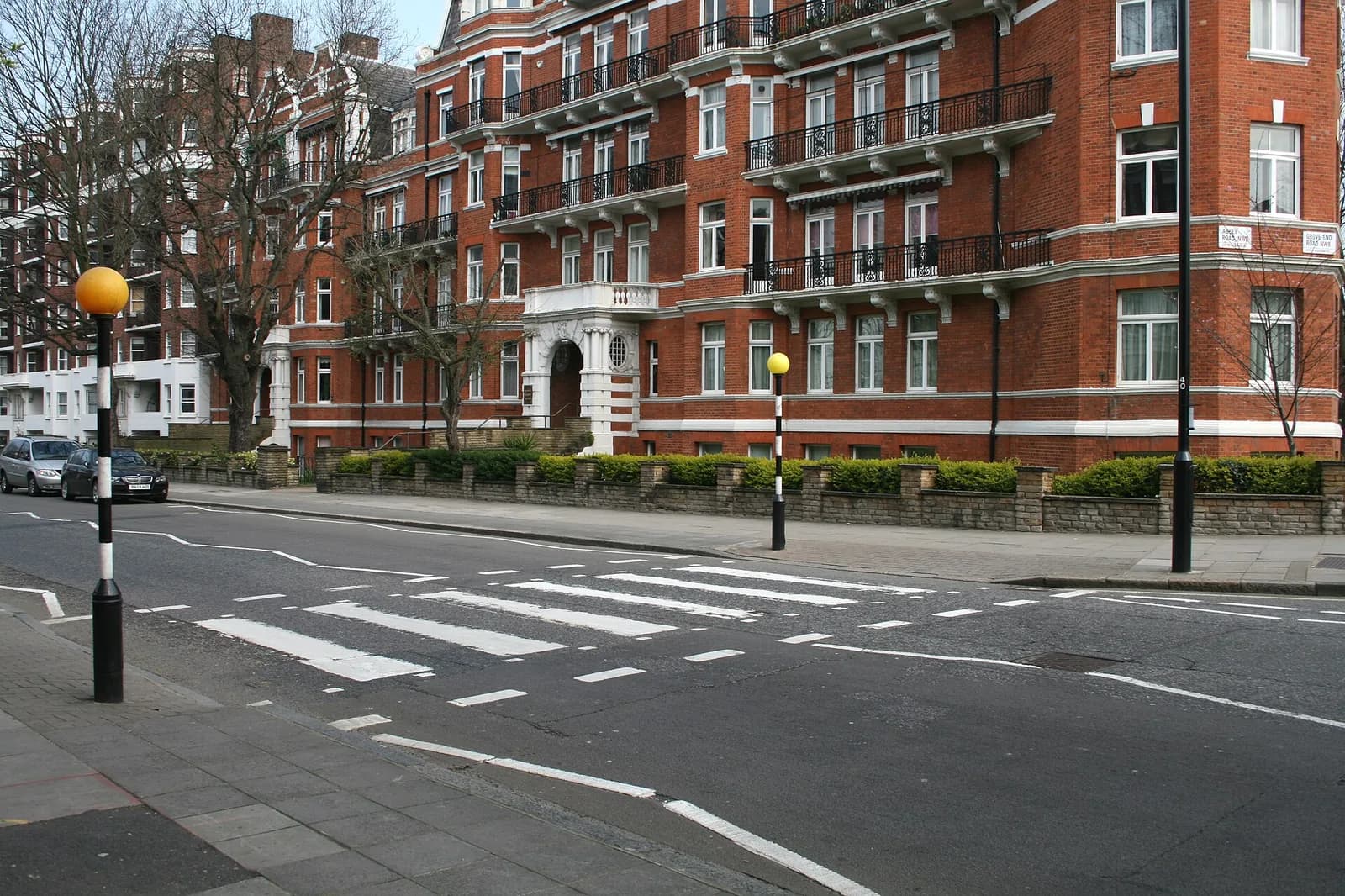Le passage piéton zébré d'Abbey Road, à St John's Wood