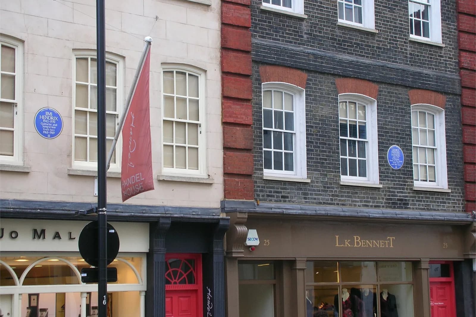 Les façades de brique et les plaques bleues de Handel & Hendrix House, à Mayfair