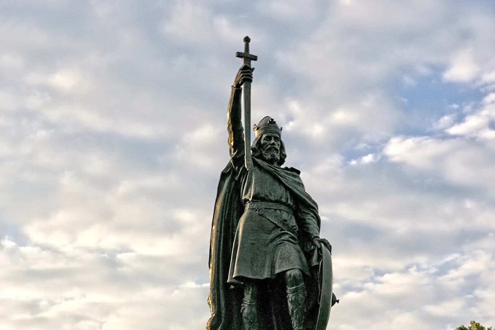 La statue d'Alfred le Grand sur Broadway à Winchester
