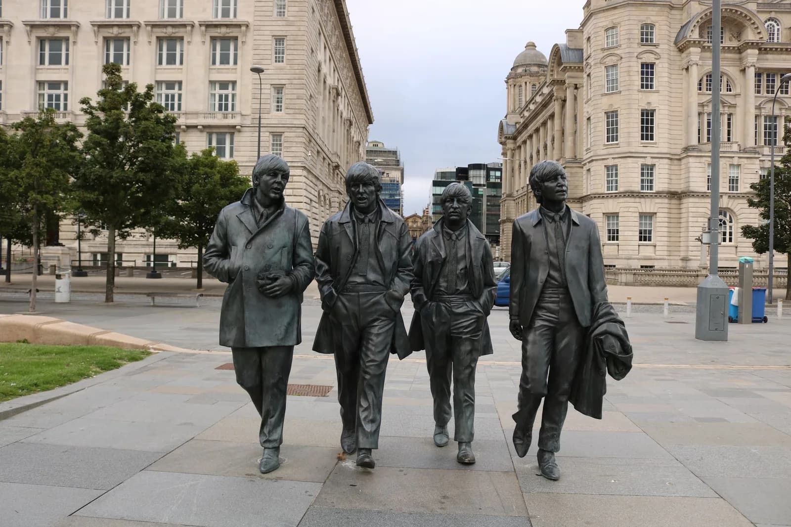 La statue en bronze des quatre Beatles au Pier Head de Liverpool