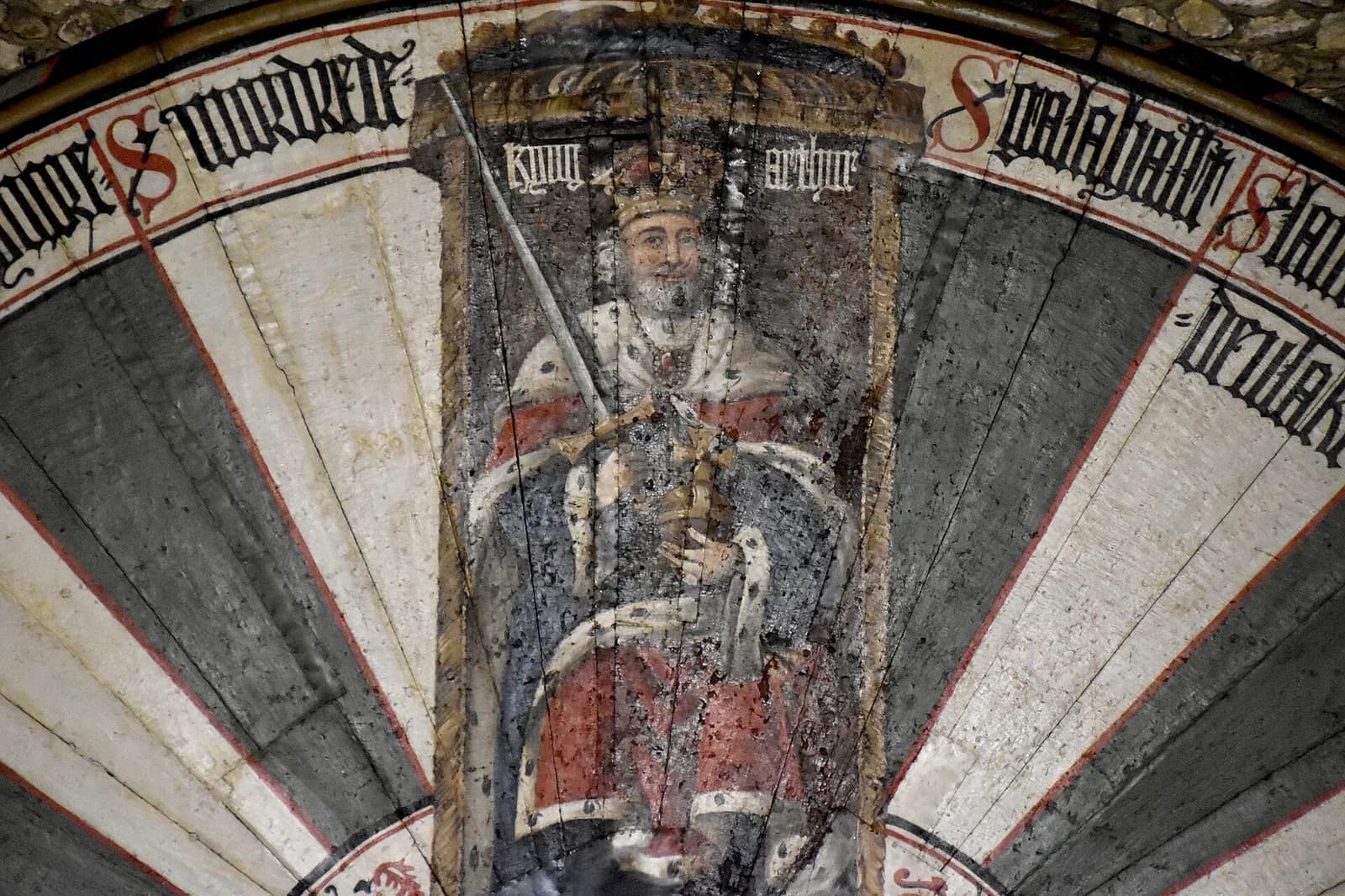 Le roi Arthur peint au sommet de la Table ronde du Great Hall de Winchester