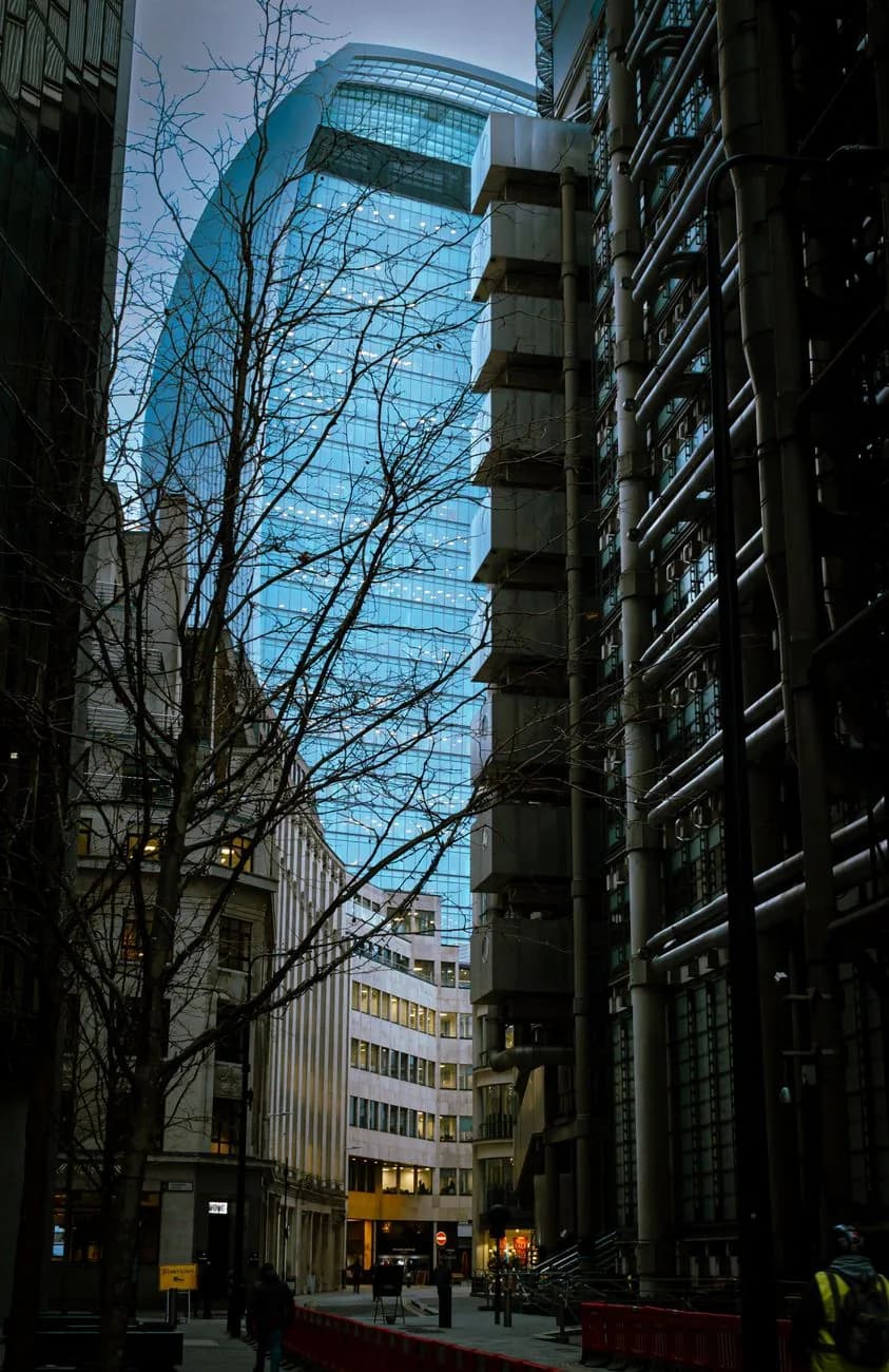 Tours de bureaux de la City de Londres au crépuscule, quartier d'affaires