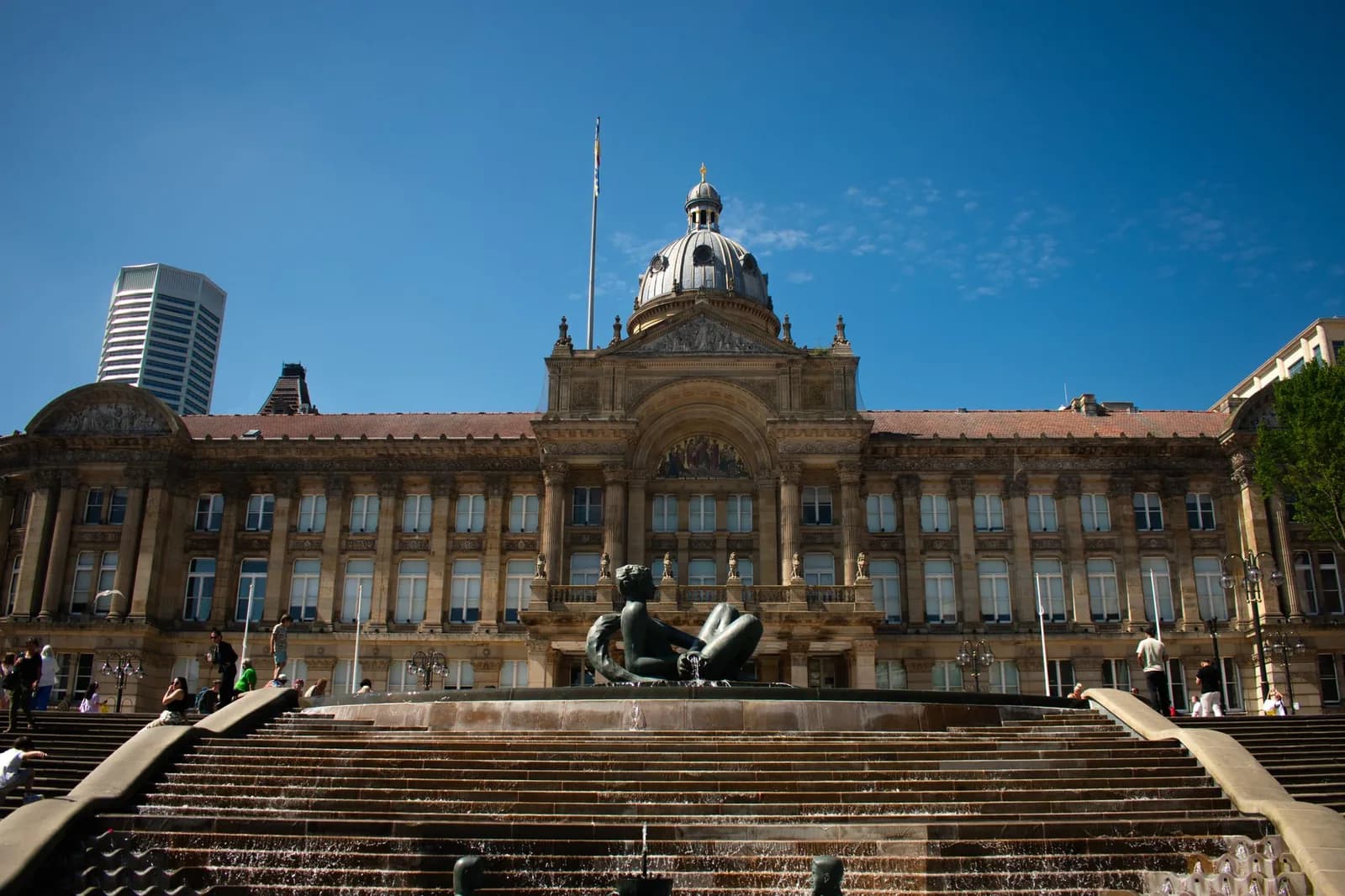 Le Council House de Birmingham et la fontaine de Victoria Square