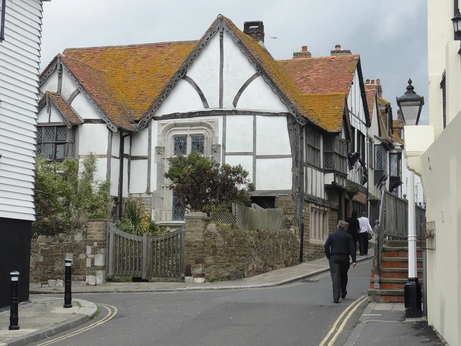 Maison à colombages et toit de tuiles dans All Saints Street, vieille ville de Hastings