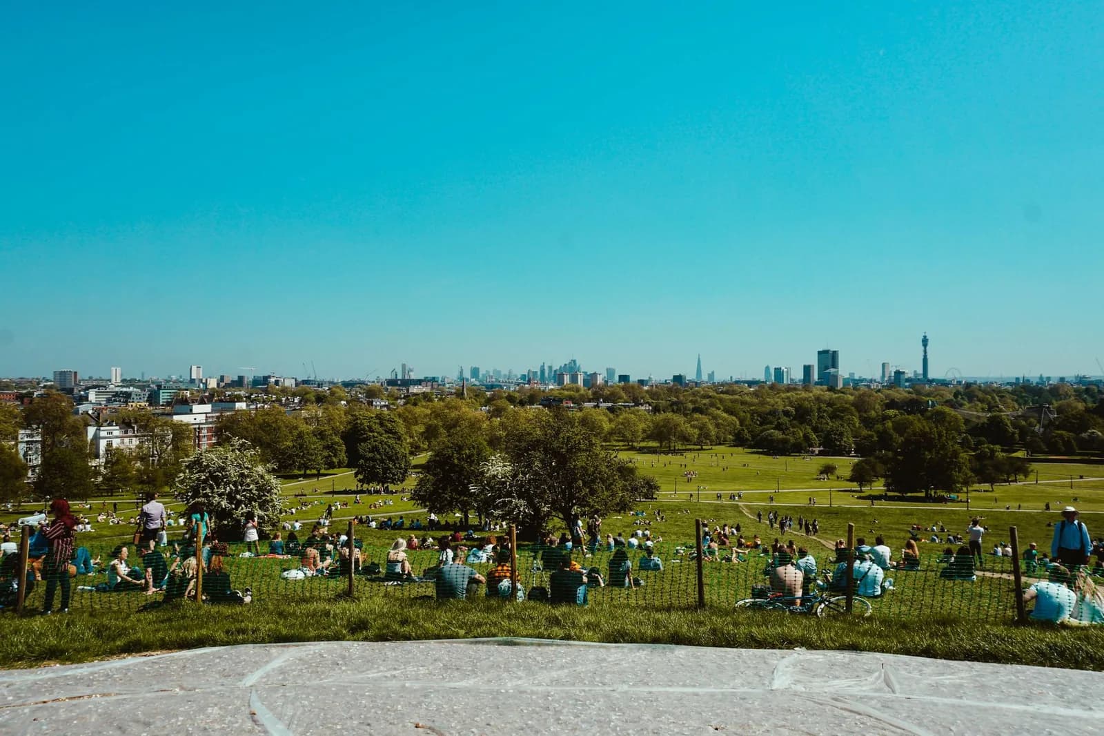 Vue depuis Primrose Hill sur la skyline de Londres, avec le Shard et la BT Tower