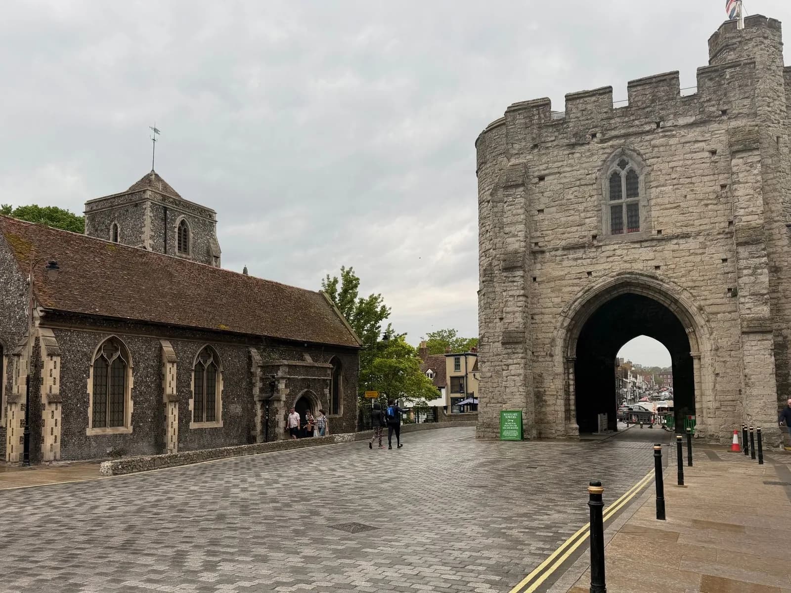 Les deux tours de la Westgate, porte médiévale de Canterbury