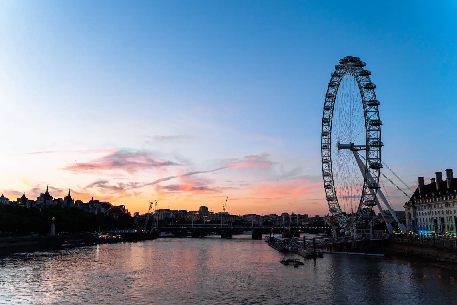 Ciel dramatique de soiree sur London, Bonfire Night