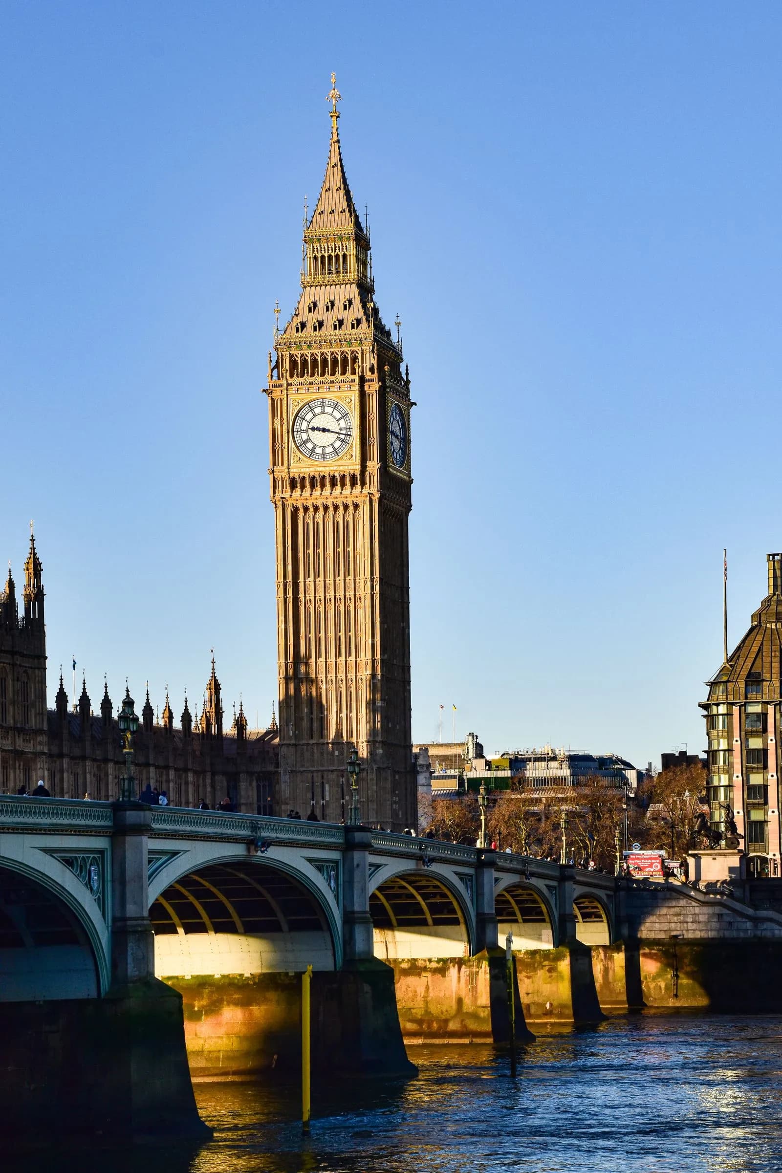 Big Ben et Westminster Bridge au coucher du soleil