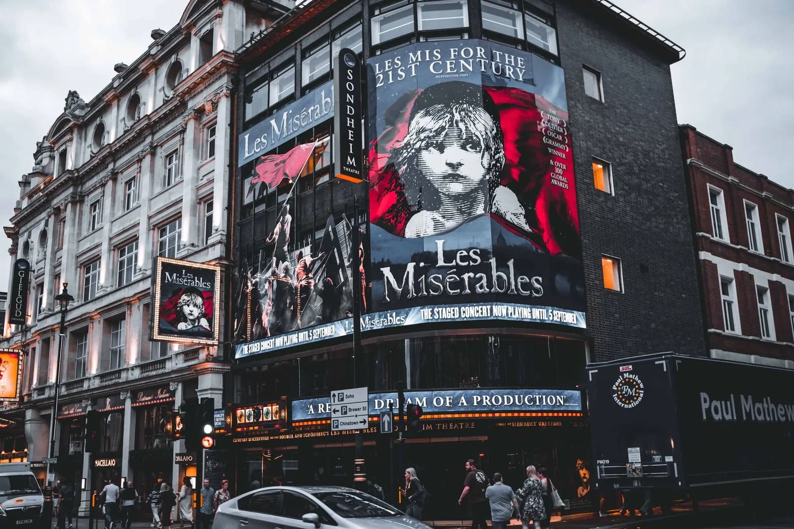 Facade du Sondheim Theatre dans le West End London
